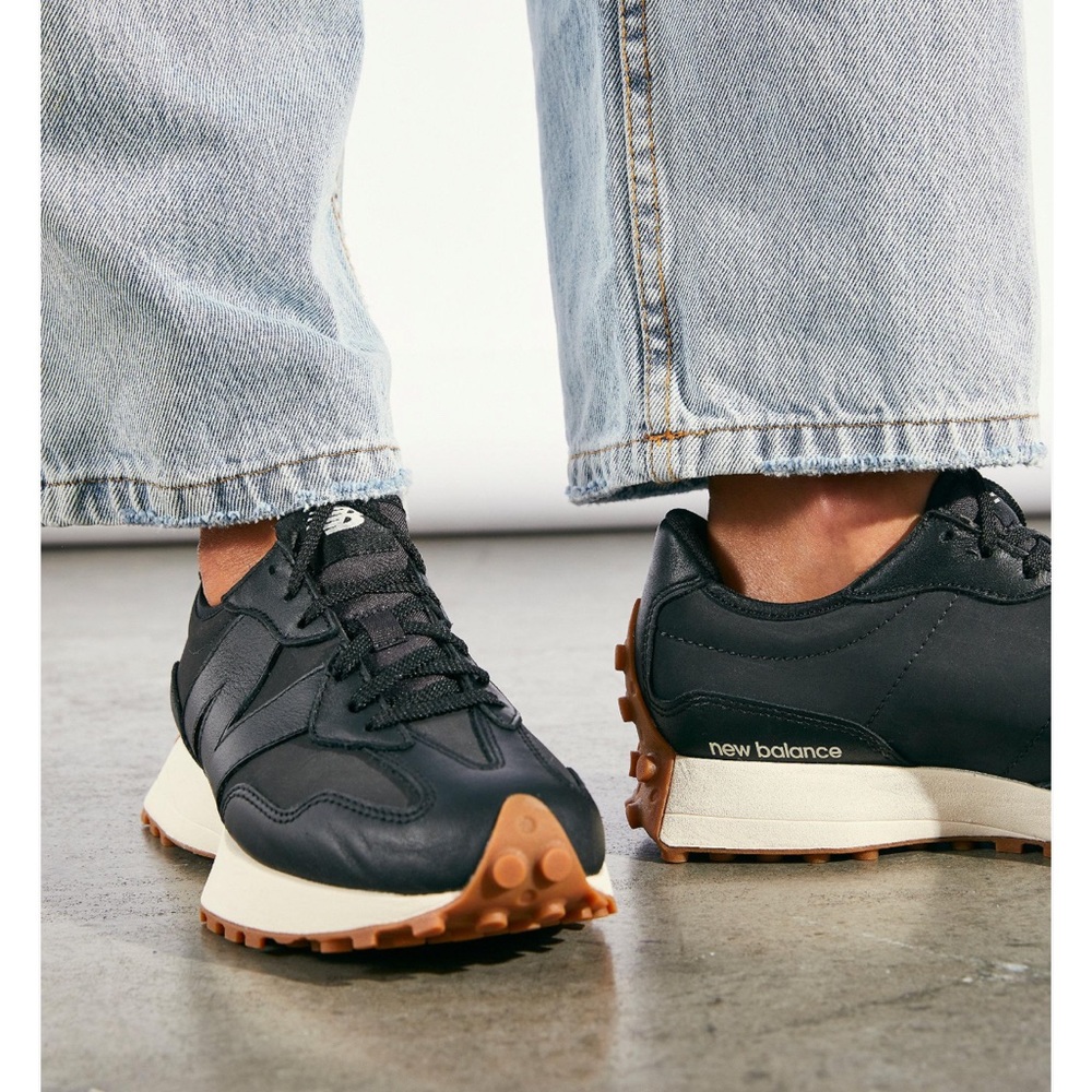 New Balance 327 Black Size 7